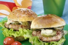 Värikkäät hampurilaissämpylät