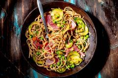 Kalifornian tonnikala-kesäkurpitsapasta