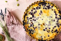 Kardemummainen mustikkapiirakka makupohjalla