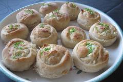 Kuituiset yrtti-fetasämpyläkääröt