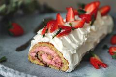 Kaurainen mansikkakääretorttu
