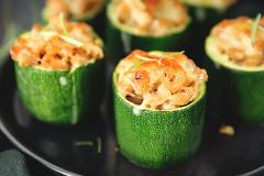 Kaurapastatäytteiset kesäkurpitsakupit