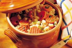 Kuitumakaronia rakuunaporkkanoilla