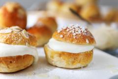 Laskiaispullat mantelimassalla