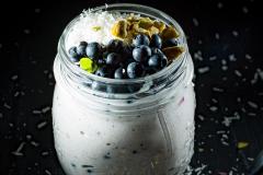 Mustikka-kookos-bircher