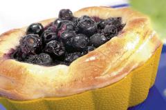 Mustikka-tuorejuustopullat