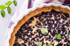 Mustikkapiirakka-rahkatäytteellä