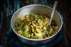 Broccoli-Maapähkinäsalaatti