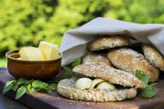 Nokkossämpylät juuritaikinaan