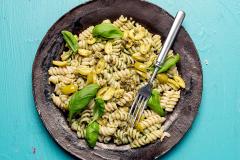 Oliivi-sardelli-pastasalaatti