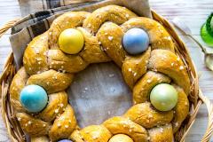 Pääsiäisen leipäkranssi