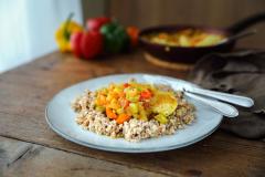 Paprika-mangochutney -kanaa ohralla