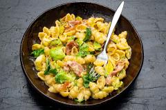 Pekoni-ruusukaalipasta Nashville