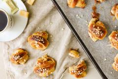 Pienet korvapuustit kermatoffeella