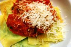 Pinaatti-ricottatäytteiset raviolit