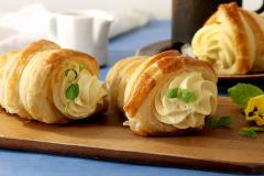 Taikinatuutit vanilja-mangomoussella