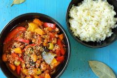 Värikäs jauhelihakastike