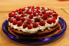 Vadelmakakku Kaurakeksillä