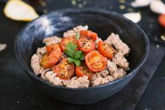 Valkopapukastike pastalle ja paahdetut tomaatit