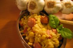 Valkosipulinen nakkiwokki