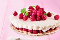 Juustokakku vadelmilla