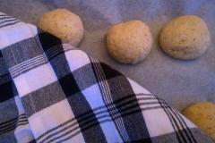 Vappu Pimiän aamulla leivottavat sämpylät