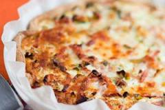 Suolainen piiras kinkku- tai kasvistäytteellä