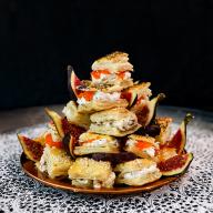 Cocktailpaloista koottu tarjoiluehdotus