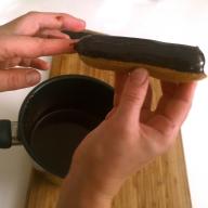 eclairien kuorruttaminen suklaalla