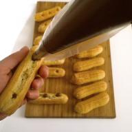 eclairien täyttäminen suklaakermalla