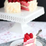 Vadelma-valkosuklaakakku